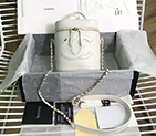2019 Chanel vanity case AS0323