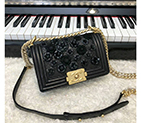 2019 Le Boy Chanel Flap Shoulder Bag A67085