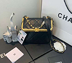 2020 Chanel kiss lock bag AS1886