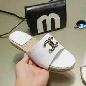 2017 chanle women Slippers in Calfskin leather