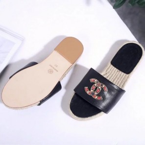 2017 chanle women Slippers in Calfskin leather