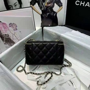 2021 Chanel vanity with chain