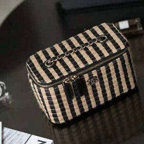 2021 Chanel vanity with chain