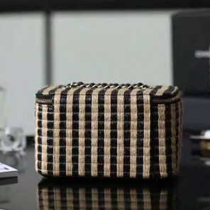 2021 Chanel vanity with chain