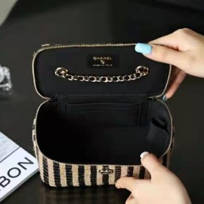 2021 Chanel vanity with chain