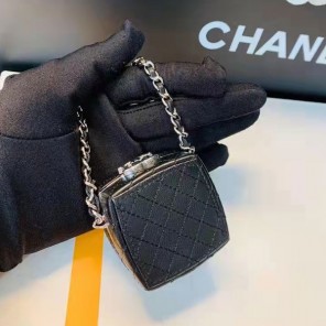 2022 Chanel CLUTCH WITH CHAIN