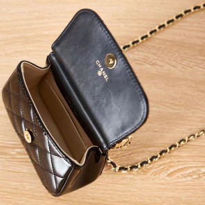 2022 Chanel CLUTCH WITH CHAIN