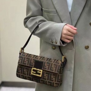 2022 Fendi Baguette