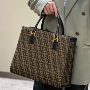 2022 Fendi Sunshine Medium