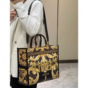 2022 Fendi Sunshine Medium