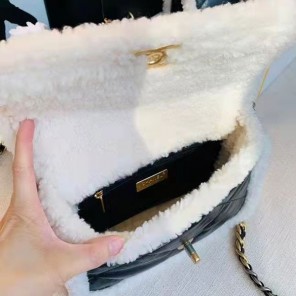 2022 chanel 19 flap bag
