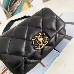 2022 chanel 19 waist bag