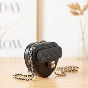 2022 chanel Heart Clutch With Chain