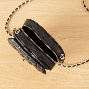2022 chanel Heart Clutch With Chain