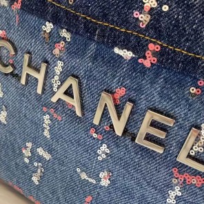 2023 Chanel 22 Small Handbag