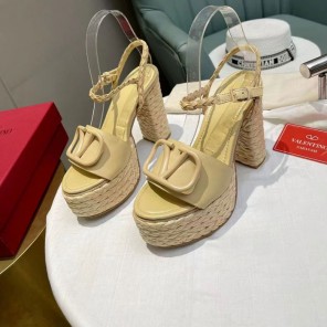 2023 Valentino women shoes