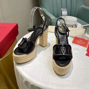 2023 Valentino women shoes