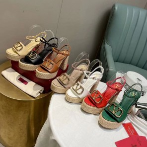 2023 Valentino women shoes