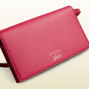 Gucci swing leather wallet with strap