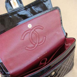 CHANEL Classic Flap Bag Medium