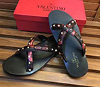 2018 Valentino men Slippers in Calfskin leather with rivet VNM0003