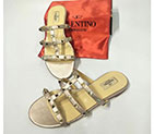2018 Valentino women Flat shoes with rivet VN0468